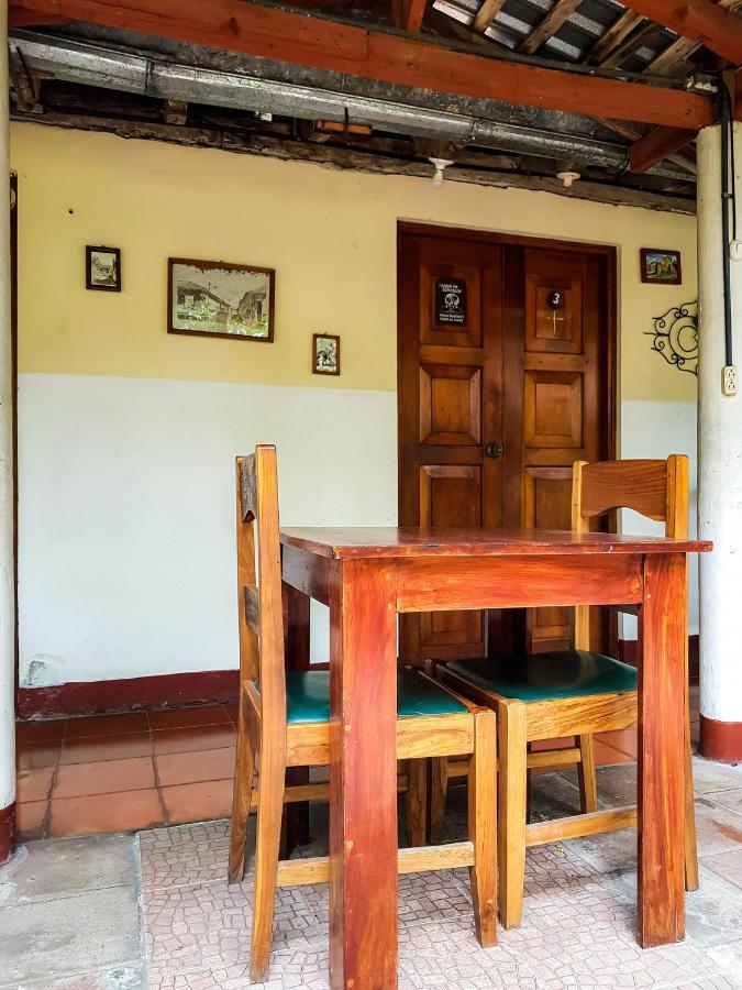 Casa De Los Berrios León Exteriör bild
